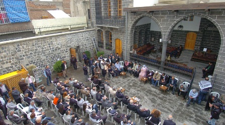 Amed Dengbej Evine Siyasi Şarkı Yasağı